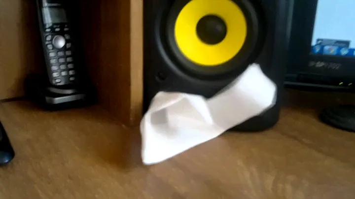 KRK RP5-G2 vs. салфетко