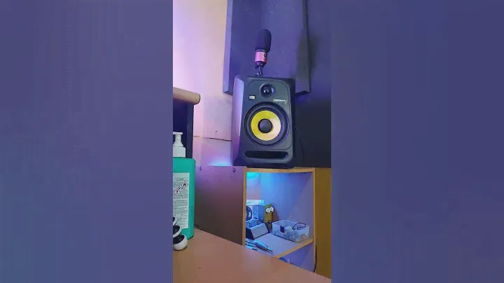 Krk rokit speaker